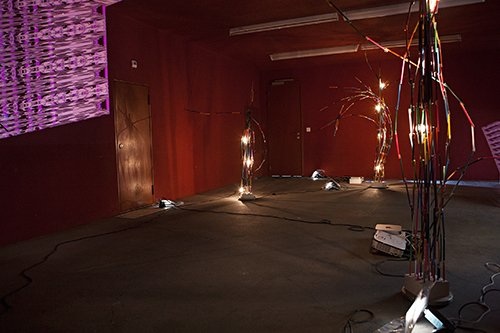 Thomas Koenig, Storm Not Rodd, Sans titre, Crayons de couleur et lampes, 2013