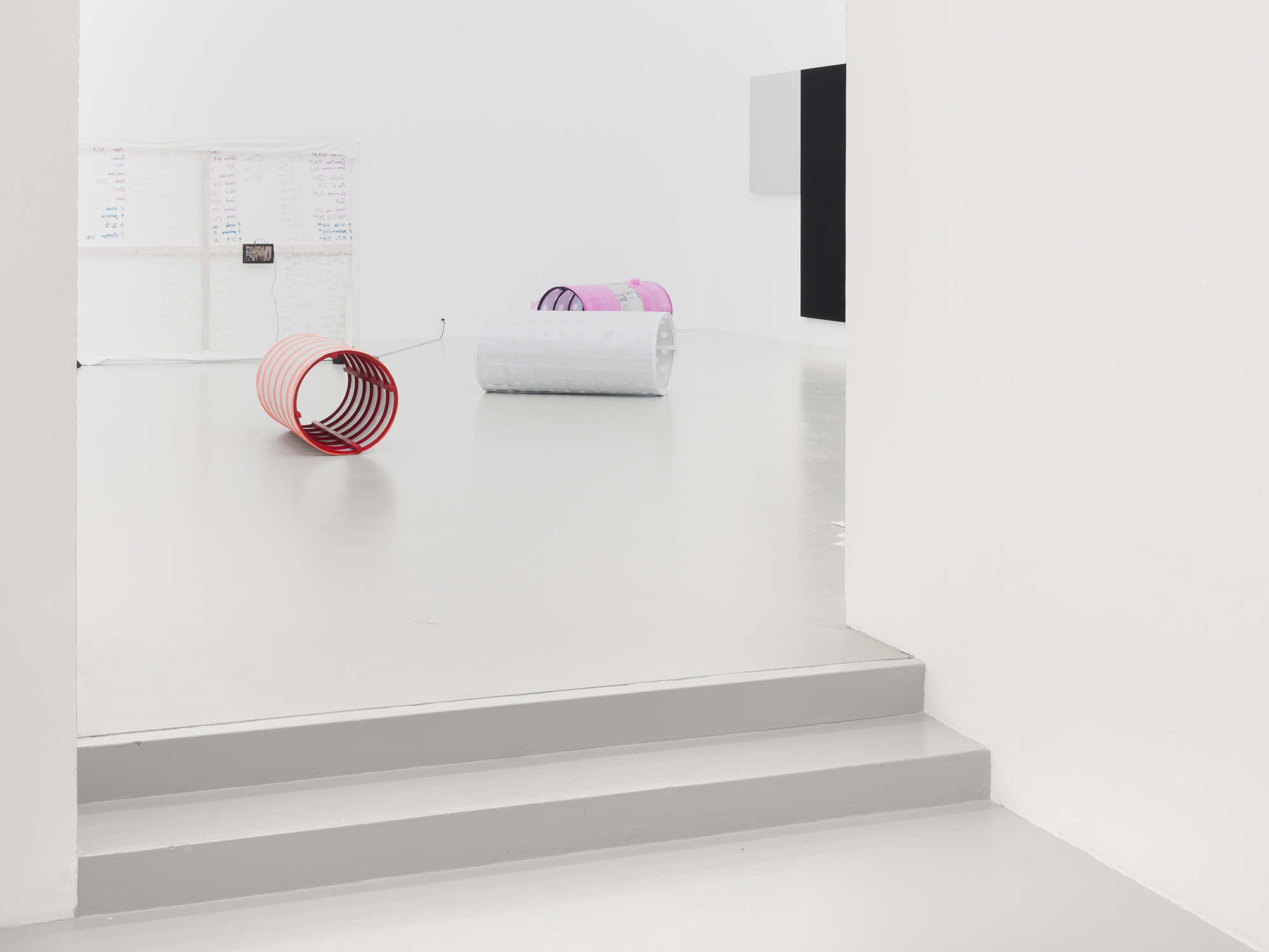 Plattform25, Exhibition view, Centre d’art Neuchâtel, 2025. Photo: Sébastien Verdon.