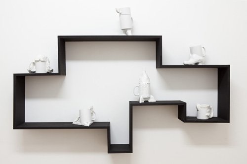 Mugs, porcelaine émaillée, bois peint, CAN Neuchâtel, 2012