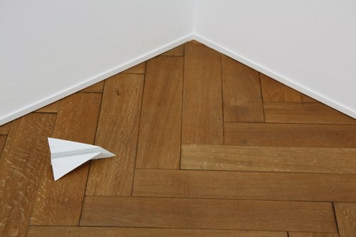 Ohne Titel, Glas, Lack, 13 × 12 × 8 cm, 2010