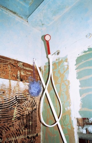 Shower, framed analogue C-Print, 60 x 40cm, 2012