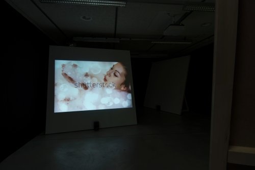 1F600, Video-/ Audioinstallation (loop), Grösse variabel, 1h 53' 31", 2015