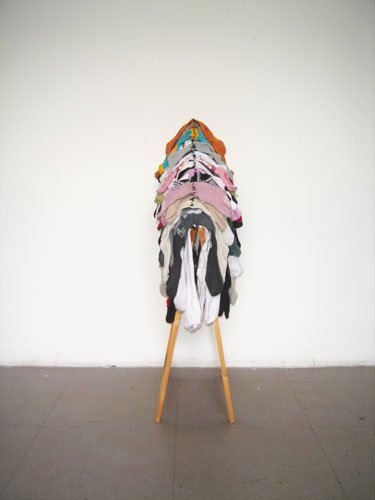 Sculpture locace, chaussettes, traiteau, ESBAM, 2009