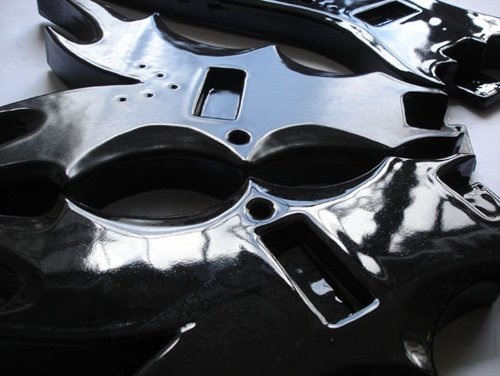 Play with the Devil, faïence émaillée, installation murale (détail), 2009