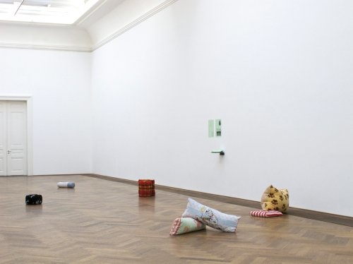 pet, bronze, used covers and towels from different dogs/dog owners, 2012