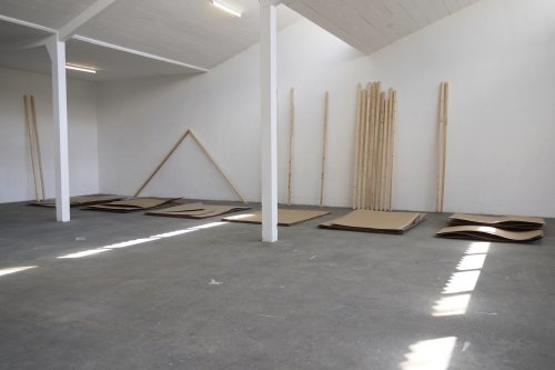 Série no. 10b (maison de l'artiste), bois, carton, taille variable, 2011