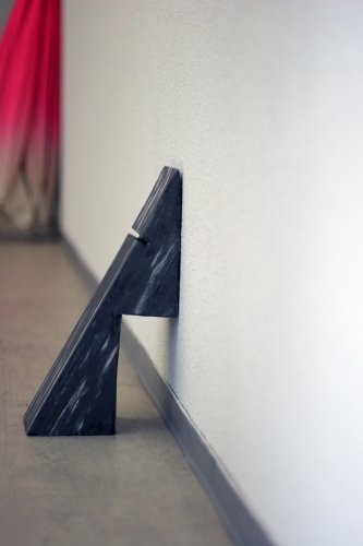 Ohne Titel, Ausstellungsansicht Tom Bola 9, Zug,
Graphit auf Papier, Holz, unterschiedliche Grössen, 2014