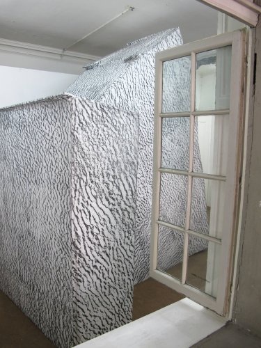 Granit mit Stracciatella, Ausstellungsansicht DuflonRacz,
Bern, Graphit auf Papier, Holz, ca. 350 x 400 x 100 cm, 2014