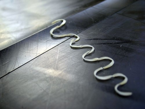 Au téléphone, j'ai cru entendre un cheval trotter derrière mon interlocuteur,
mais ce n'était que le bruit de son couteau sur la planche. Il était en train
de hacher de la viande, Morceau de balle de tennis, 2009