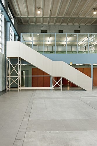 Plattform13, Michael Meier & Christoph Franz, Feuertreppe,
Holzlatten, schwerentflammbare Rohspanplatten, 2013