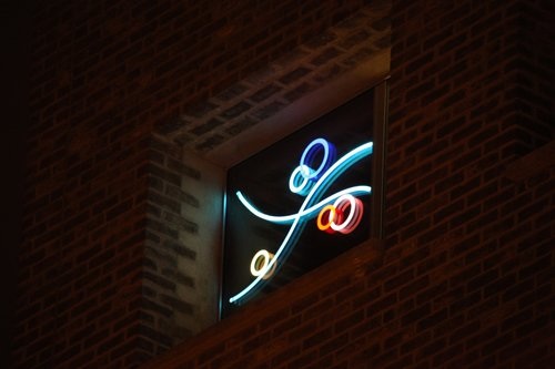 Quentin Lannes, HOME-WORK, installation lumineuse, 26 rue de la
Coulouvrenière, Genève, depuis 2014