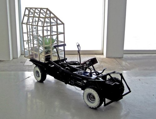 Giant Tigre, Mixed media, 250 × 67 × 150 cm, 2009