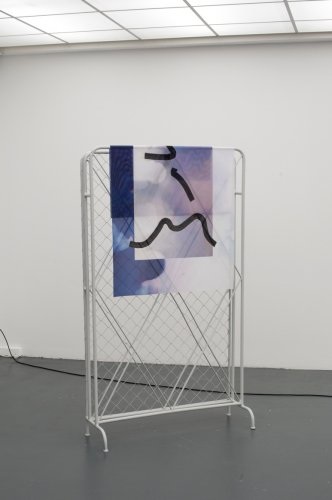 Transparent, Metallgitter lackiert, Sublimationsdruck
und Siebdruck auf Textil, 2015