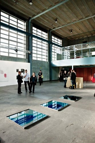 Cataract, 5 bacs en métal, encres colorées, 2010