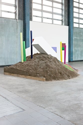 Ohne Titel, 01 Sand, MDF, Papier, Spray, 2012